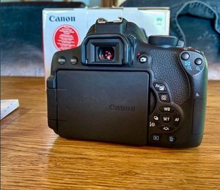 Canon EOS 750D + Objetivo EF-S 18-55mm IS STM