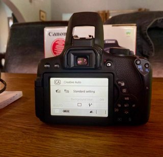 Canon EOS 750D + Objetivo EF-S 18-55mm IS STM