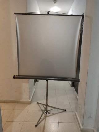 Pantalla de proyección gris y blanca Marca Junior
