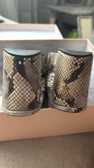 Sandalias cuña Noa Harmon piel serpiente. T40