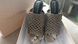 Sandalias cuña Noa Harmon piel serpiente. T40