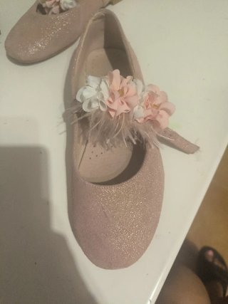 Zapatos comunión rosa con flores