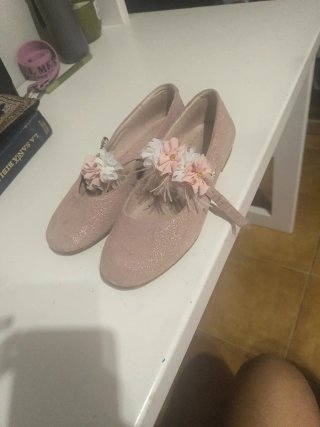 Zapatos comunión rosa con flores