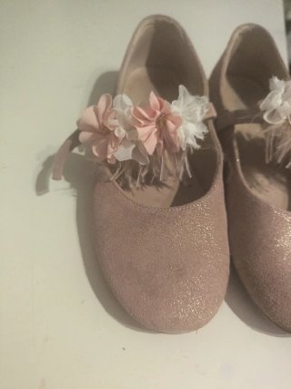Zapatos comunión rosa con flores