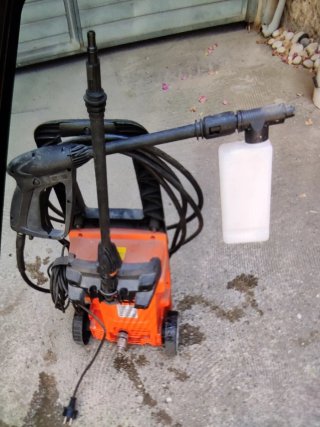 Hidrolimpiadora naranja