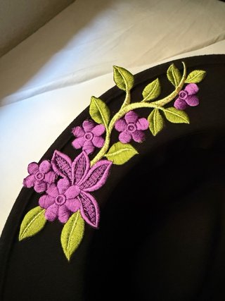 Sombrero Negro con apliques de Hojas bordadas