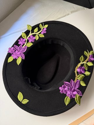 Sombrero Negro con apliques de Hojas bordadas