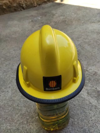 Casco bombero rojo dorado