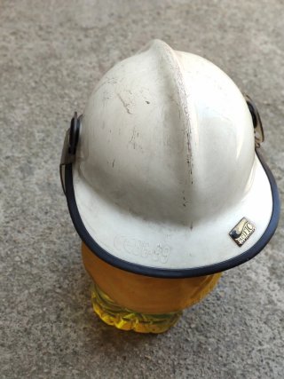Casco bombero rojo dorado