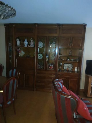 Mueble de comedor de madera