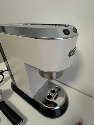 Cafetera Delonghi Dedica