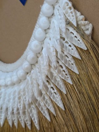 Adorno pared collar tribal conchas