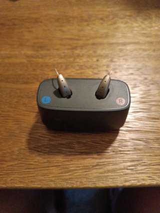 Audífonos Amplifon + Kit Limpieza GAES