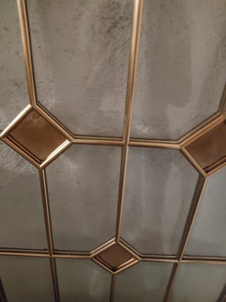 Vidriera para puerta dorada