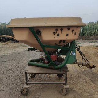 Abonadora mineral Ausama 900kg