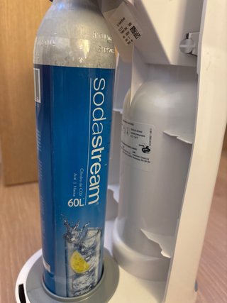 Máquina Sodastream con botella