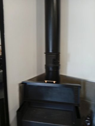 Chimenea negra poco uso 67x82 y regalo tubos