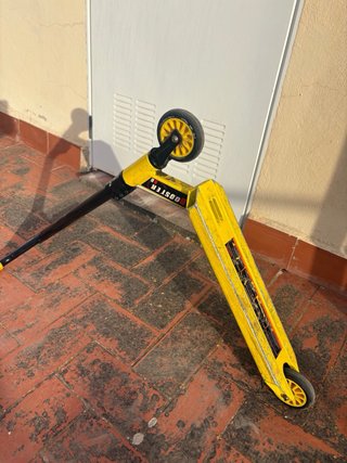 Patinete Scooter Amarillo bestial wolf booster b8