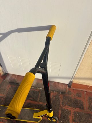 Patinete Scooter Amarillo bestial wolf booster b8