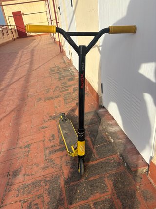 Patinete Scooter Amarillo bestial wolf booster b8