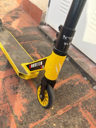 Patinete Scooter Amarillo bestial wolf booster b8