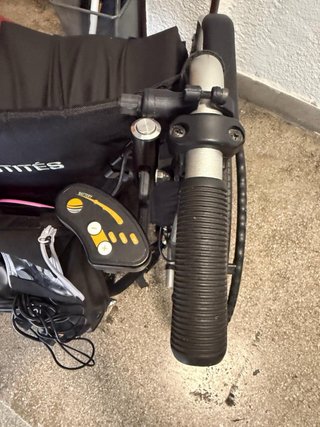 Silla de ruedas eléctrica plegable