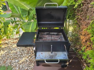 Barbacoa de carbón negra