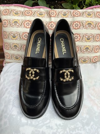 Mocasines Chanel Negros y Dorados