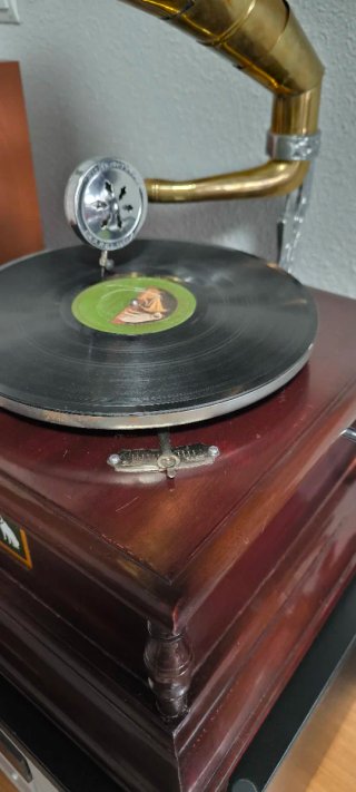 Gramola gramofono tocadiscos His Master's Voice