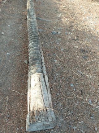 Pilar madera tallada castillo