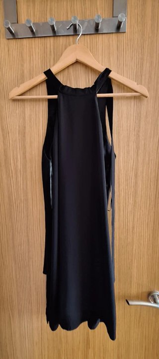 Vestido negro cuello halter