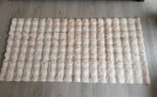 Alfombra pelo crudo 80x160 cm sin usar