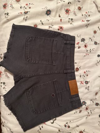 Pantalón corto gris NOON con tachuelas