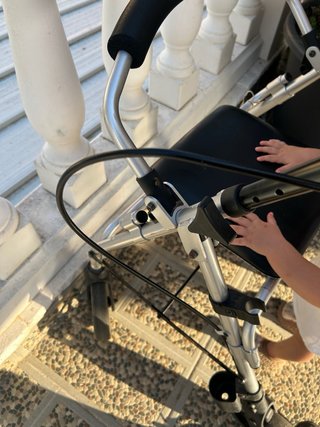 Andador con asiento y ruedas