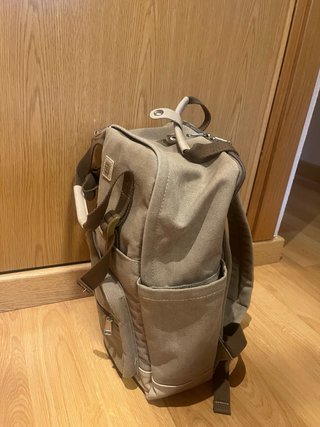 Mochila portátil beige y marrón