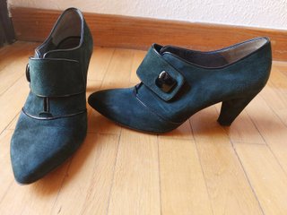 Botines de ante verde con tacón