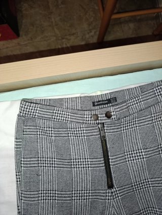Pantalones de cuadros grises