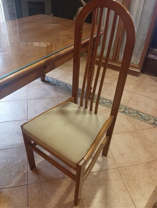 Mesa de comedor de madera y cristal