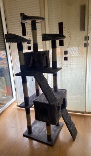Árbol rascador grande para gatos