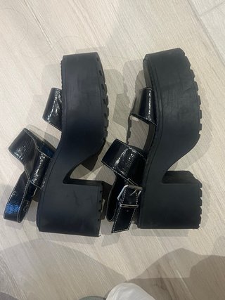 Sandalias Stradivarius negras plataforma