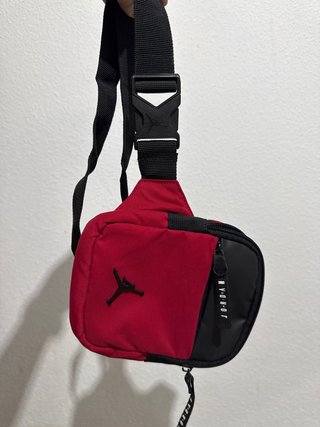 Mariconera Jordan Oficial Negra y Roja