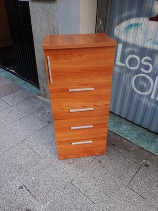 Mueble de madera con cajones