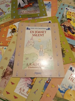 Libros coleccion "Contes de la Lluna la Bruna"