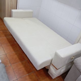 Sofá Cama Turco Crema y Dorado