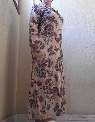 Vestido estampado floral y mariposas