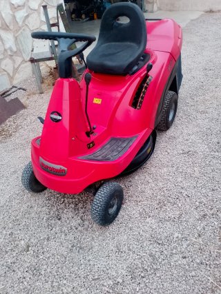 Tractor cortacésped Eurotwin rojo