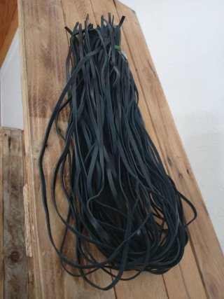Lote de tiras de cuero negro