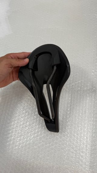 Sillín Fizik Argo R1 160mm railes de carbono