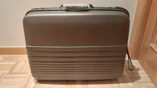 Maleta vintage con ruedas