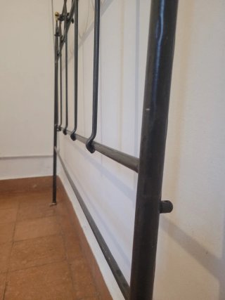 Cabecero de hierro forjado negro y dorado